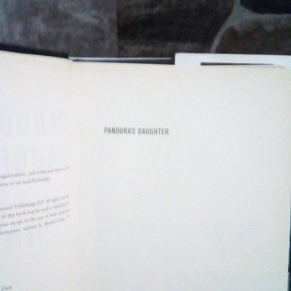 Pandora's Daughter Iris Johansen First Ed First Print Hardcover Book - Picture 6 of 6